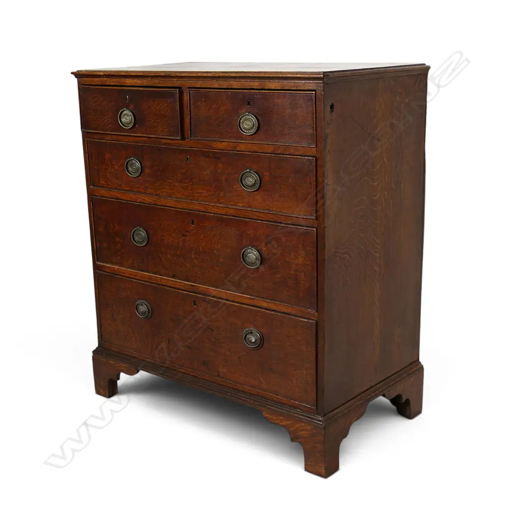 A Georgian oak five drawer flat front chest, Image 1++