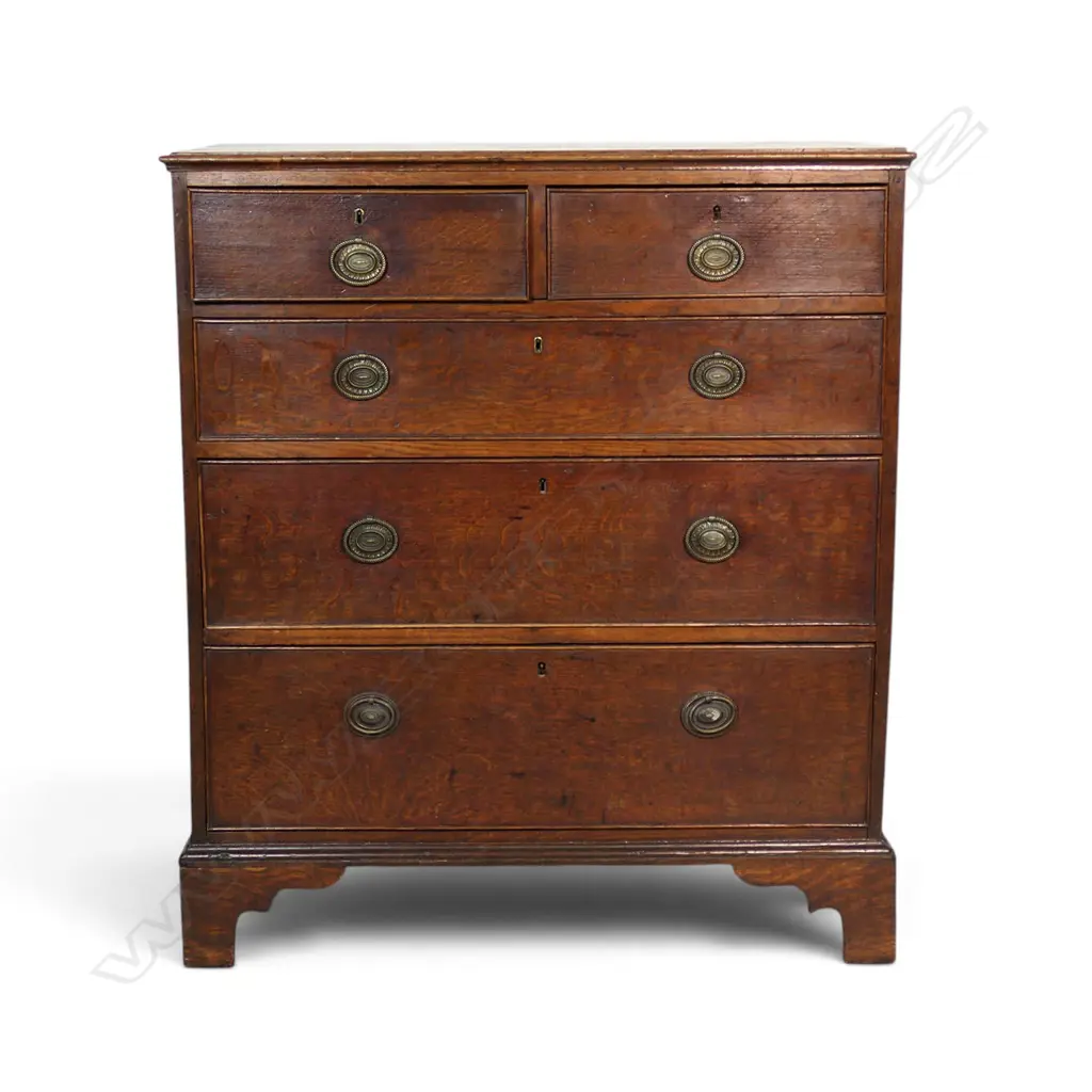 A Georgian oak five drawer flat front chest, Image 1++