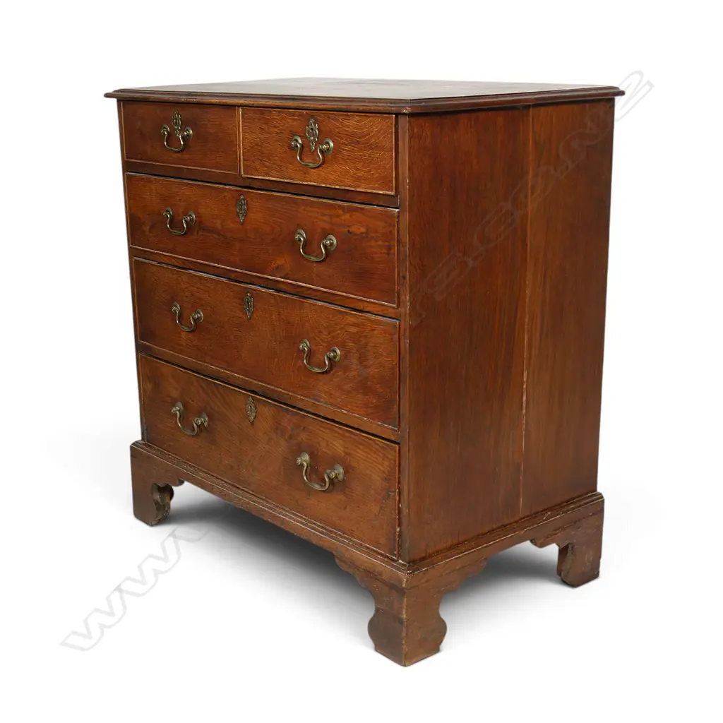 A Georgian oak five drawer flat front chest, Image 1++