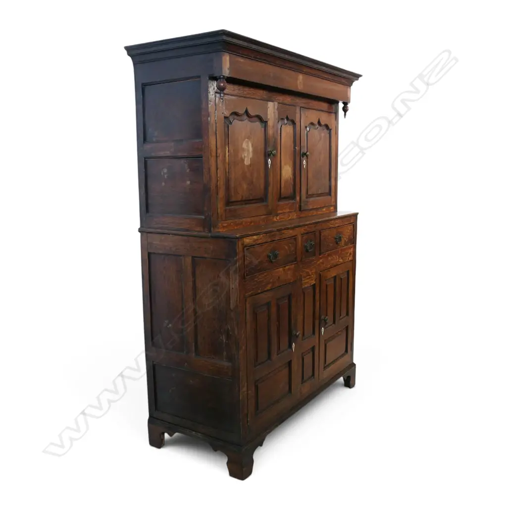 An 18th/19thC oak deuddarn court cupboard, Image 1++