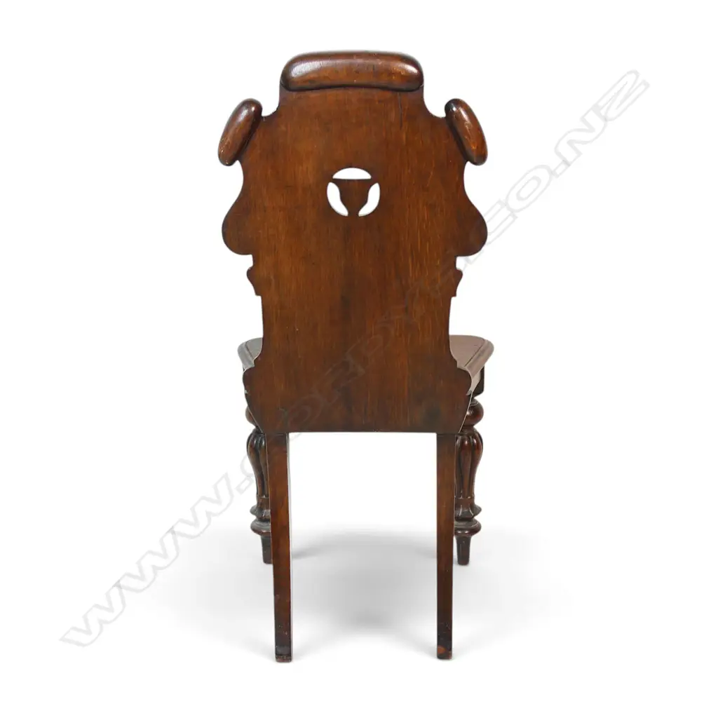 A Victorian oak hall chair, Image 1++