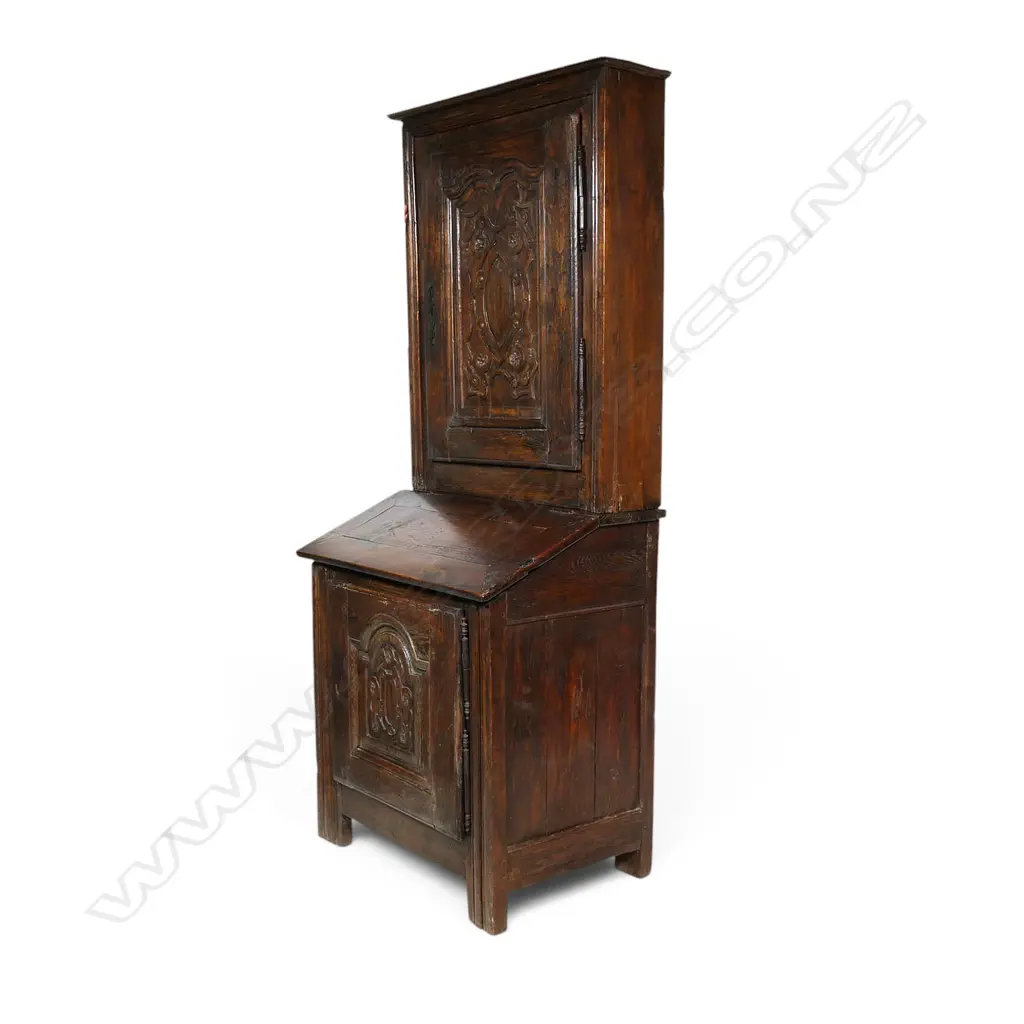 A 19thC French oak pegged cupboard, Image 1++