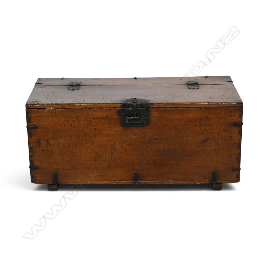 A 19thC Chinese hard wood small chest, Image 1++