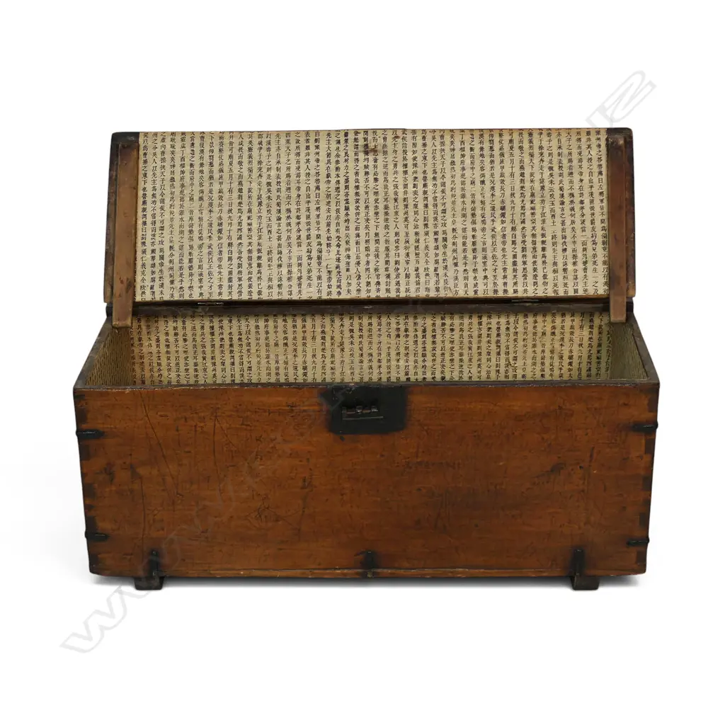 A 19thC Chinese hard wood small chest, Image 1++