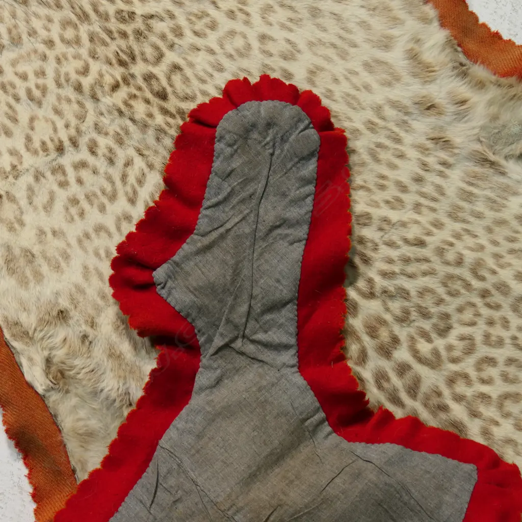 A vintage leopard skin rug, Image 1++
