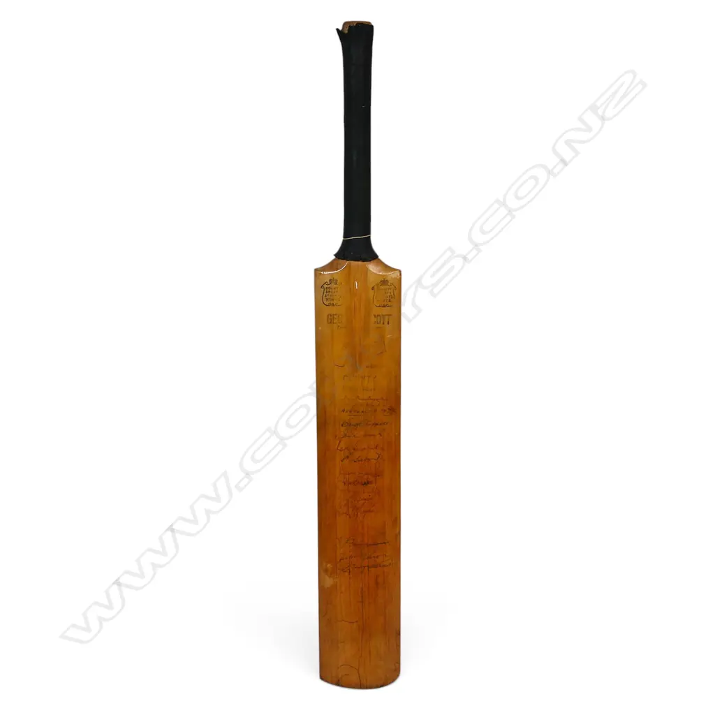 Australia v Middlesex 1977 and Middlesex v Sommerset 1977 - autographed full size Geoff Boycott bat signed in ink on the face and reverse by iconic players, Image 1++