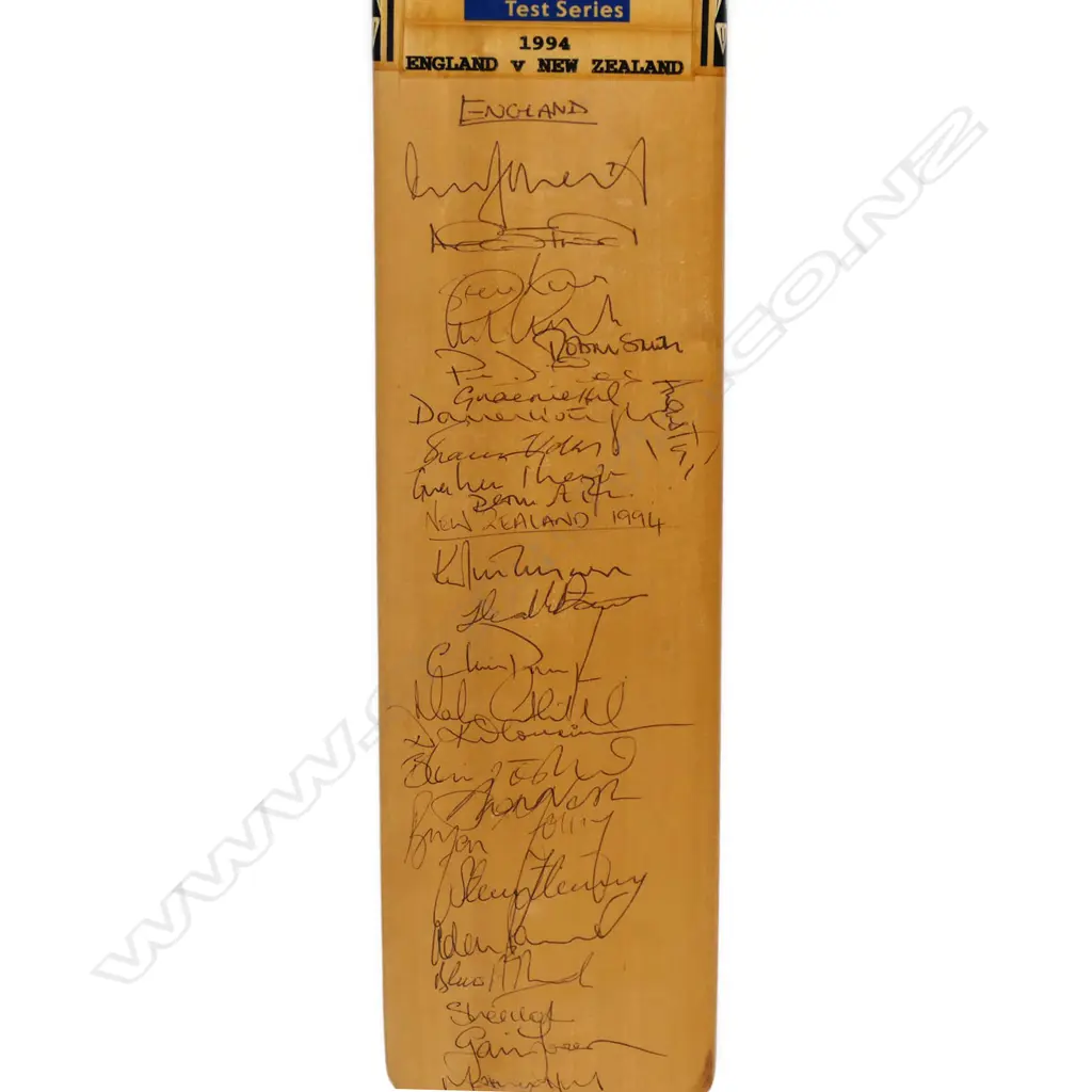 New Zealand v England 1994 - autographed Duncan Fearnley full size bat signed in ink by the two sides, Image 1++