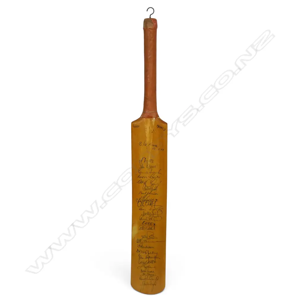 Nottinghamshire v Essex Cup Final 1989 - autographed unbranded junior size bat (715 mm) signed in ink, Image 1++