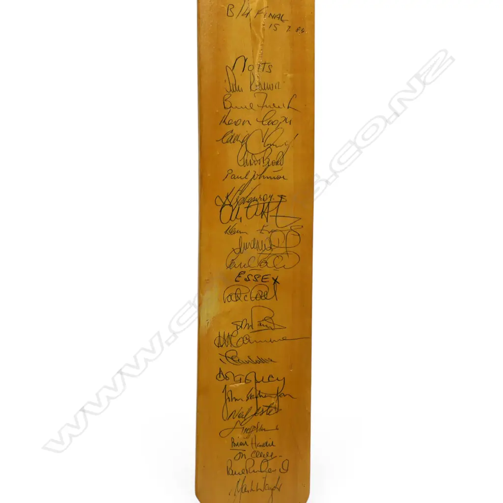 Nottinghamshire v Essex Cup Final 1989 - autographed unbranded junior size bat (715 mm) signed in ink, Image 1++