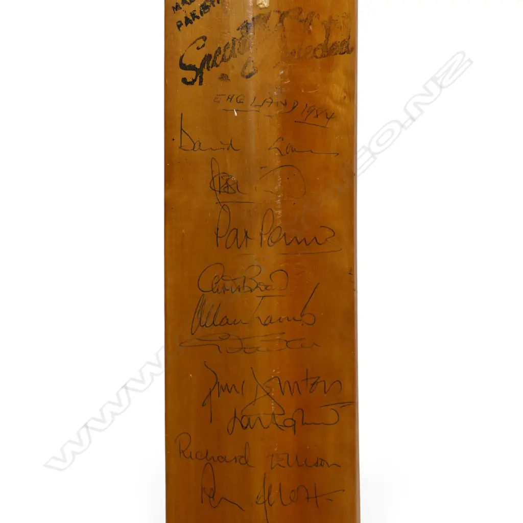 England v Sri Lanka 1984 - autographed unbranded junior bat (680 mm) signed in ink, Image 1++