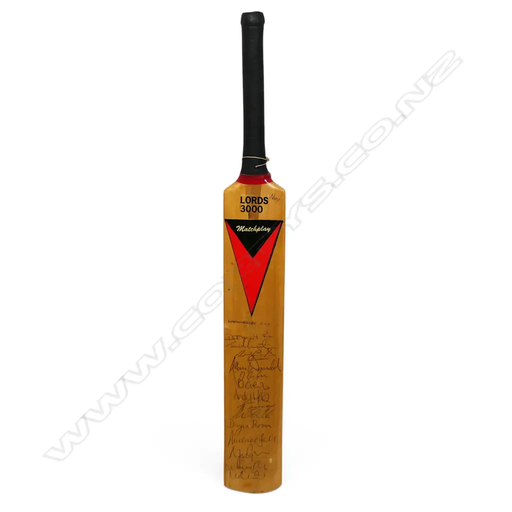 Warwickshire mid 1990s - autographed Lords 3000 junior size bat (650 mm) signed in ink, Image 1++