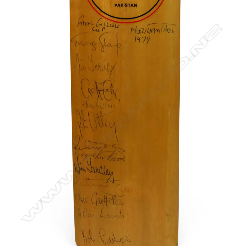 Somerset v North Hampshire 1979 - autographed unbranded junior size bat (725 mm) signed in ink, Image 1++