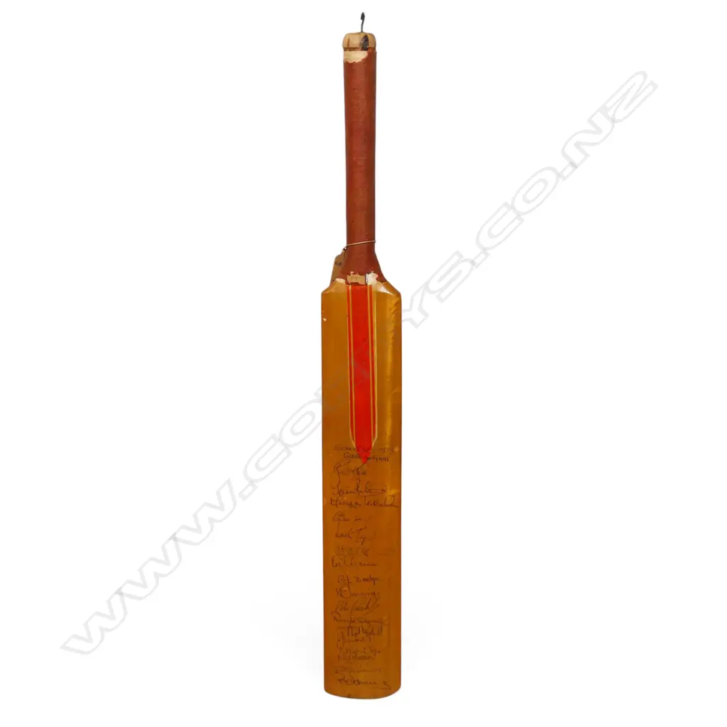 Somerset v North Hampshire 1979 - autographed unbranded junior size bat (725 mm) signed in ink, Image 1++