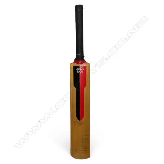 England v Australia Women 1985 - autographed Lords 3000 junior size bat (650 mm) signed in ink,