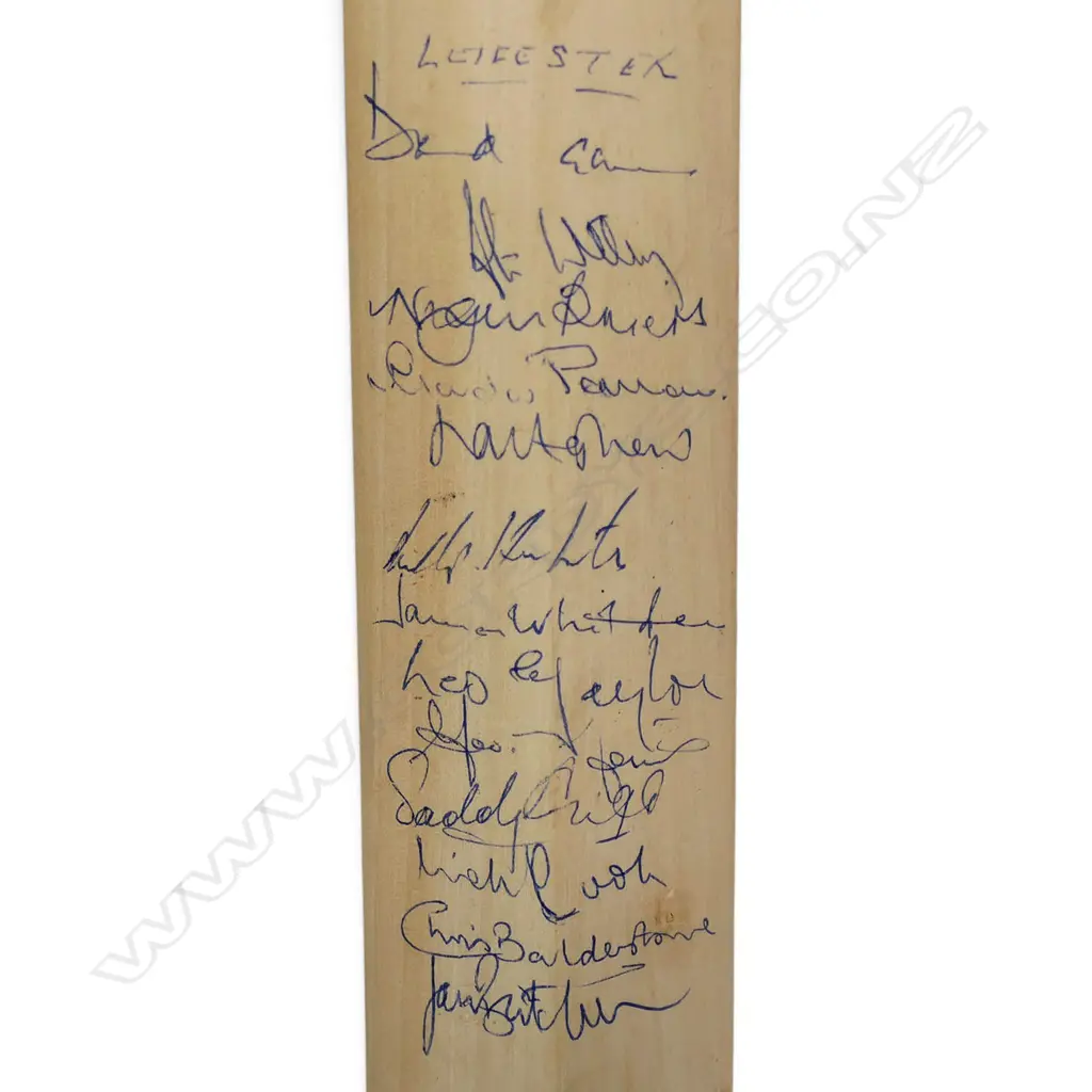 Leicestershire and Essex teams late 1980's - autographed miniature bat (460 mm) signed in ink, Image 1++