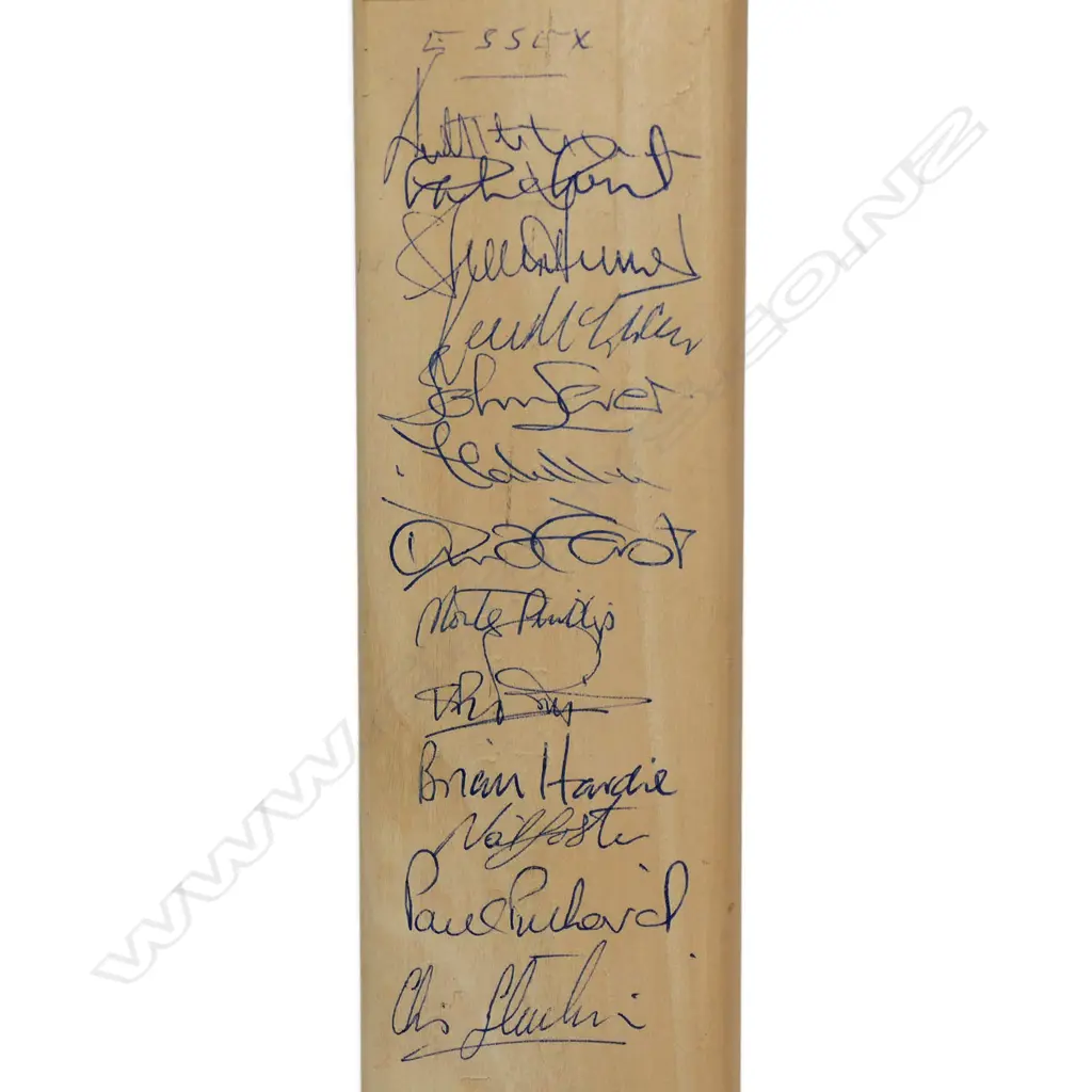 Leicestershire and Essex teams late 1980's - autographed miniature bat (460 mm) signed in ink, Image 1++