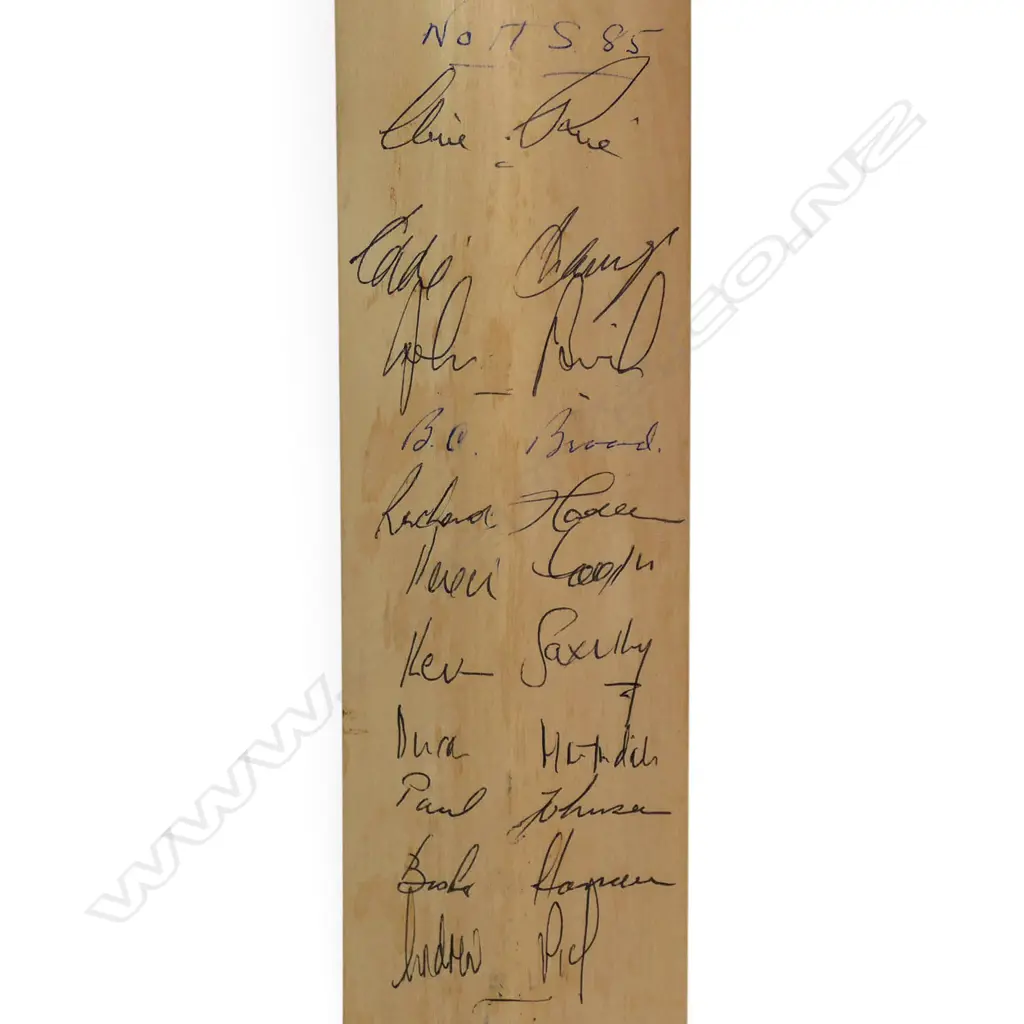 Essex v Nottinghamshire 1985 autographed miniature bat (460 mm) signed in ink, Image 1++