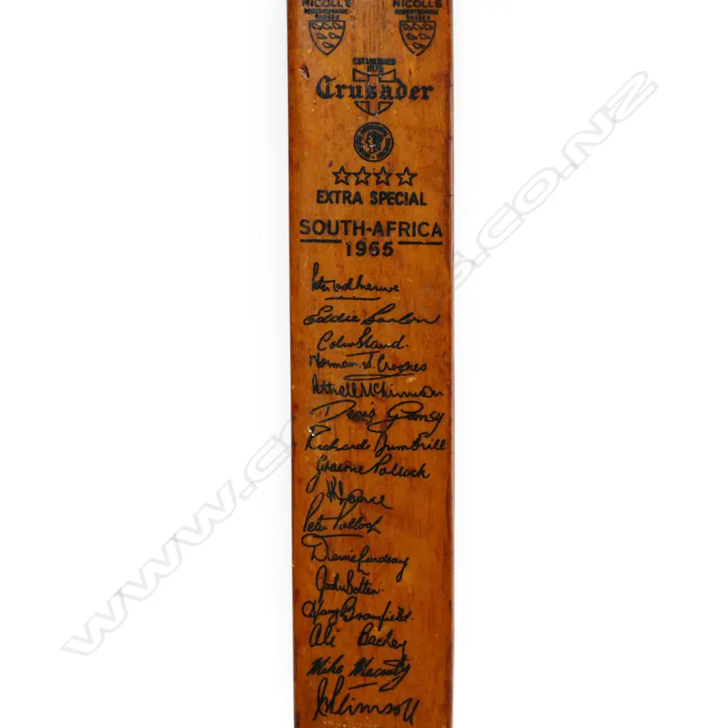 South Africa 1965 - printed (not hand signed) miniature Crusader bat (295 mm) featuring Graeme Pollock and other legendary players, Image 1++