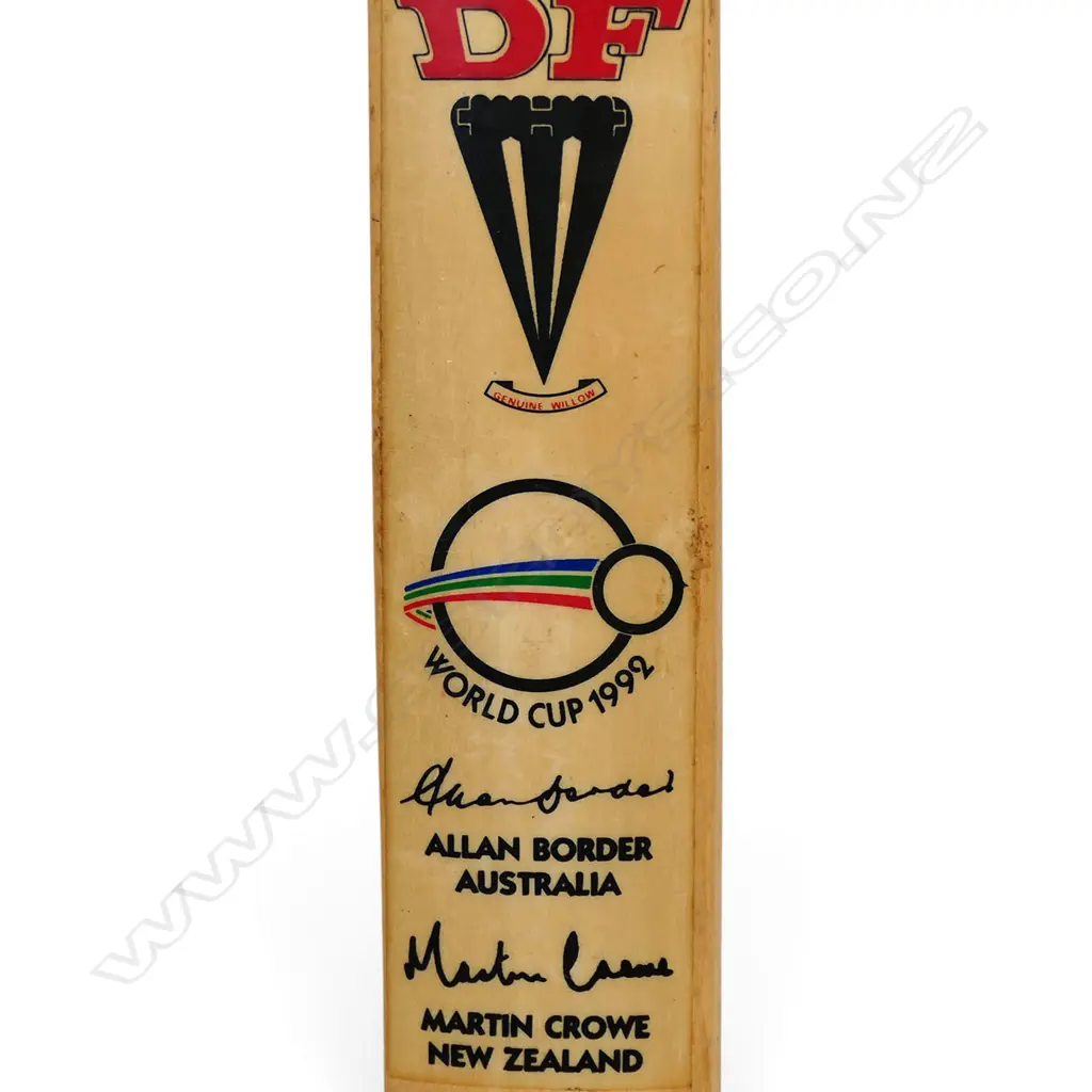 World Cup 1992 - printed (not hand signed) miniature Duncan Fearnley bat (380 mm) with the signatures of Martin Crowe and Allan Border, Image 1++