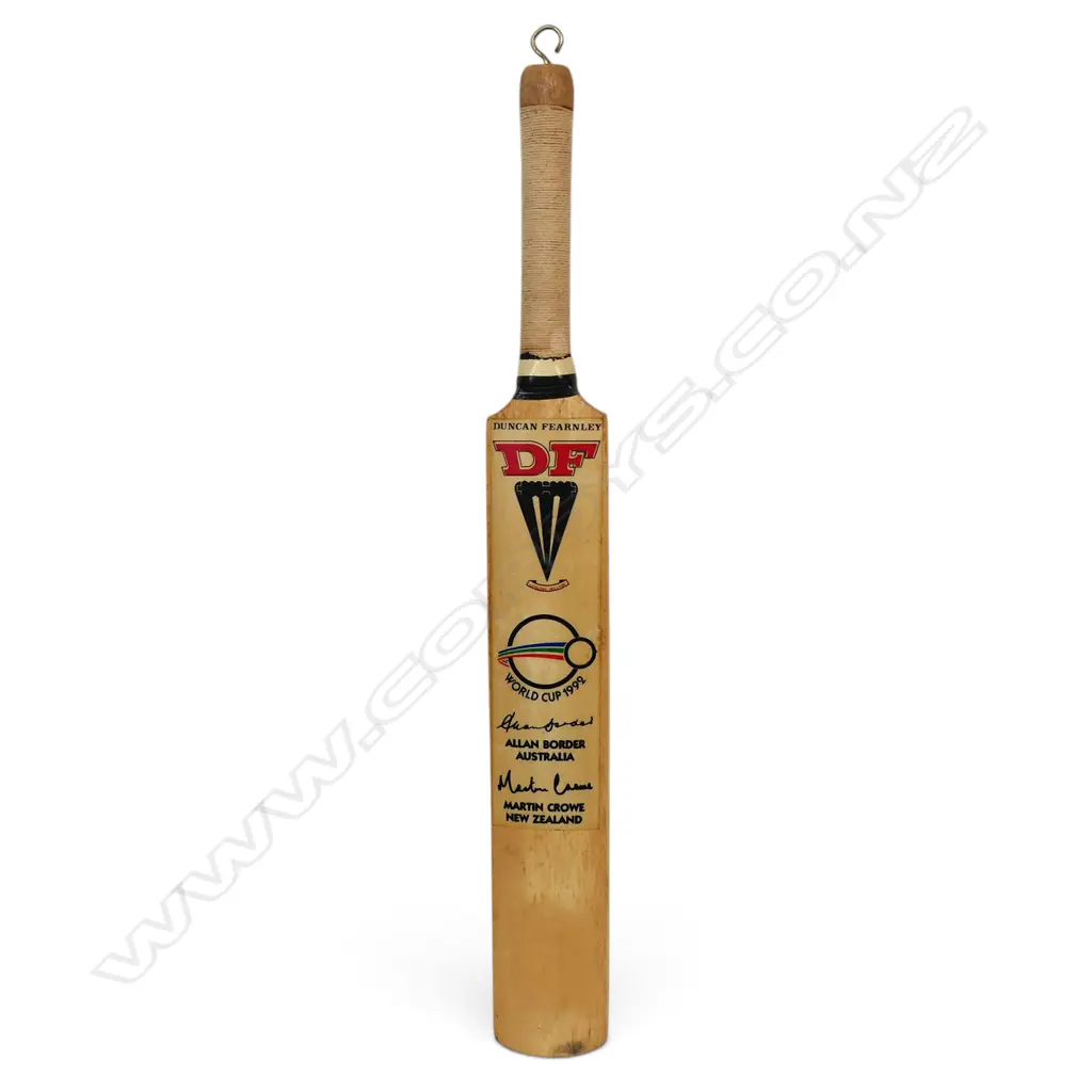World Cup 1992 - printed (not hand signed) miniature Duncan Fearnley bat (380 mm) with the signatures of Martin Crowe and Allan Border, Image 1++