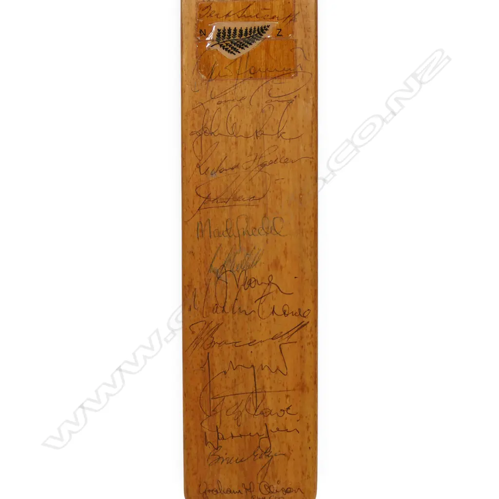New Zealand team (likely from the 1983 Prudential World Cup) autographed unbranded miniature bat (370 mm) - signed in ink with a rare signature combination, Image 1++