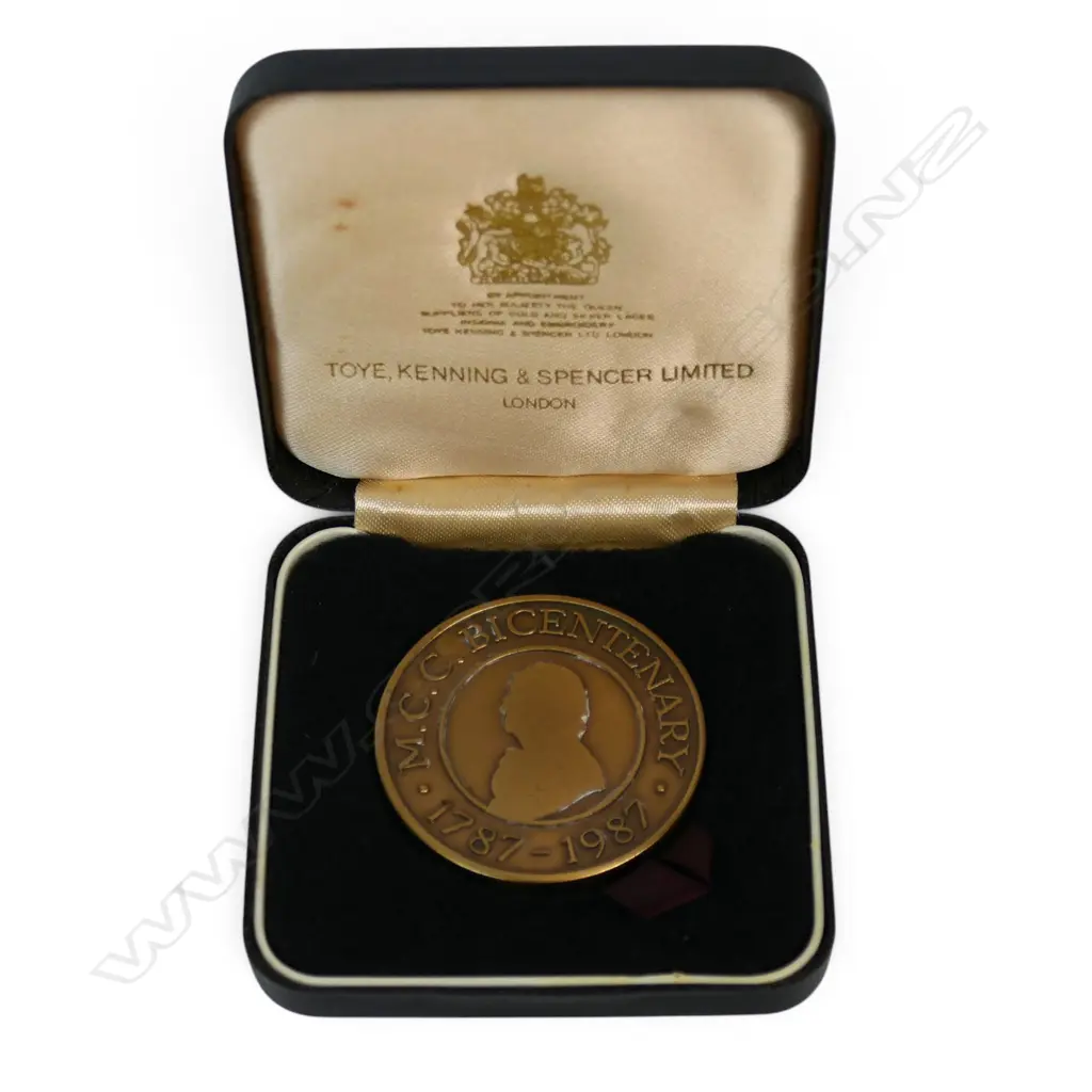 MCC Bicentenary bronze medal (1787-1987) in presentation box. Image 1++