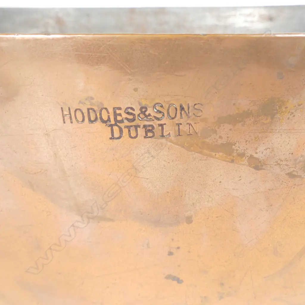 A large 19thC Irish copper pan Image 1++