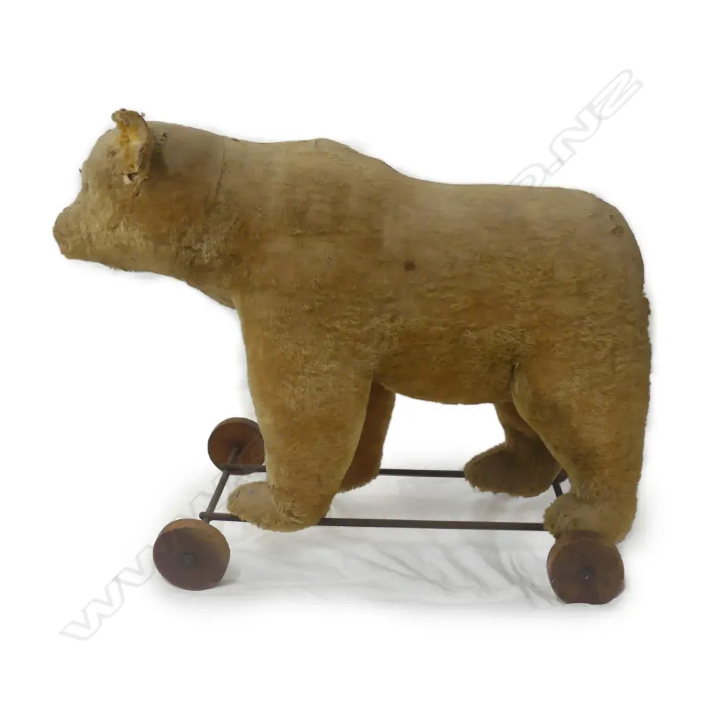 An Edwardian Steiff pull-along bear Image 1++