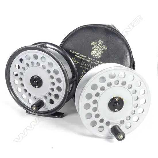 A vintage Hardy 3¾" Viscount 150 fishing reel with a spare spool and a Hardy black case - zip faulty