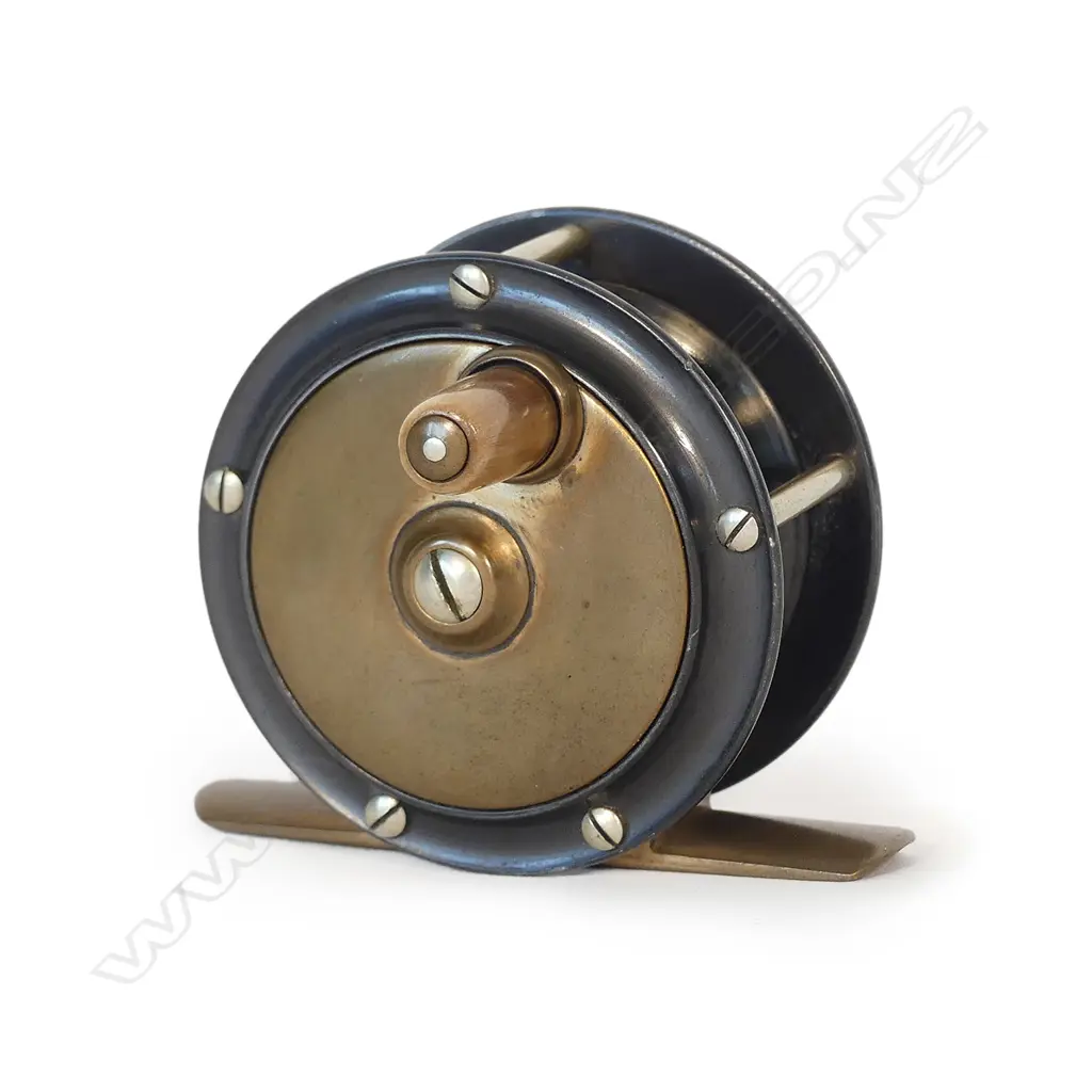 A vintage 2¼" Hercules fly fishing reel Image 1++