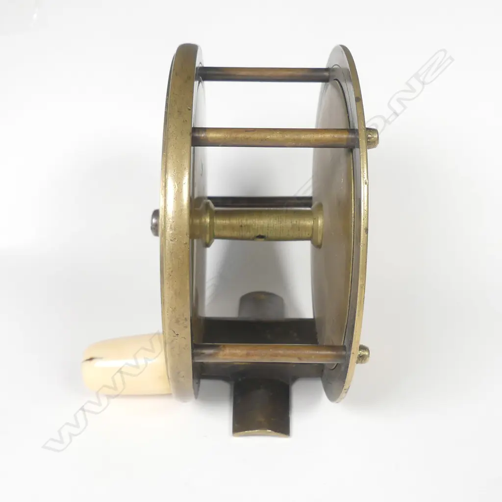 A large Holburn 4½" brass salmon fishing reel Image 1++