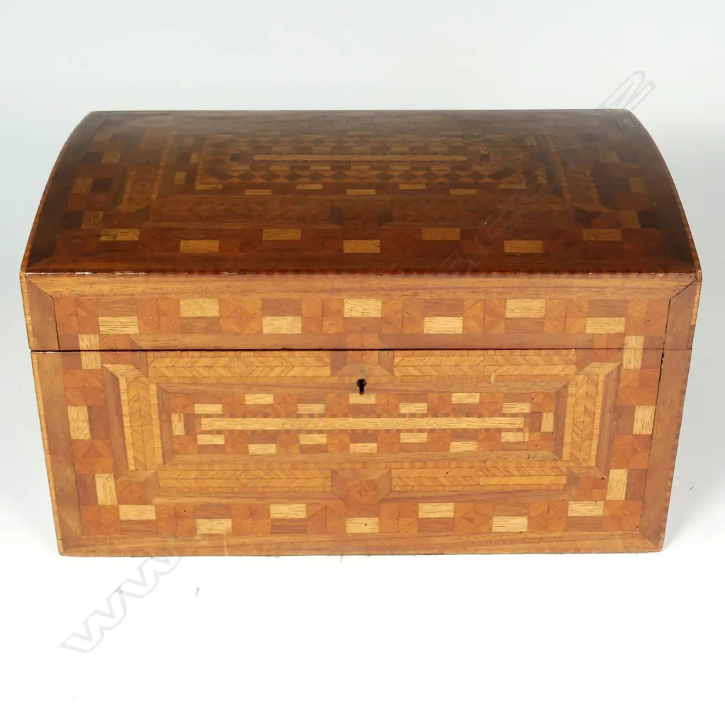 A figured and decorative timber parquet veneered box Image 1++
