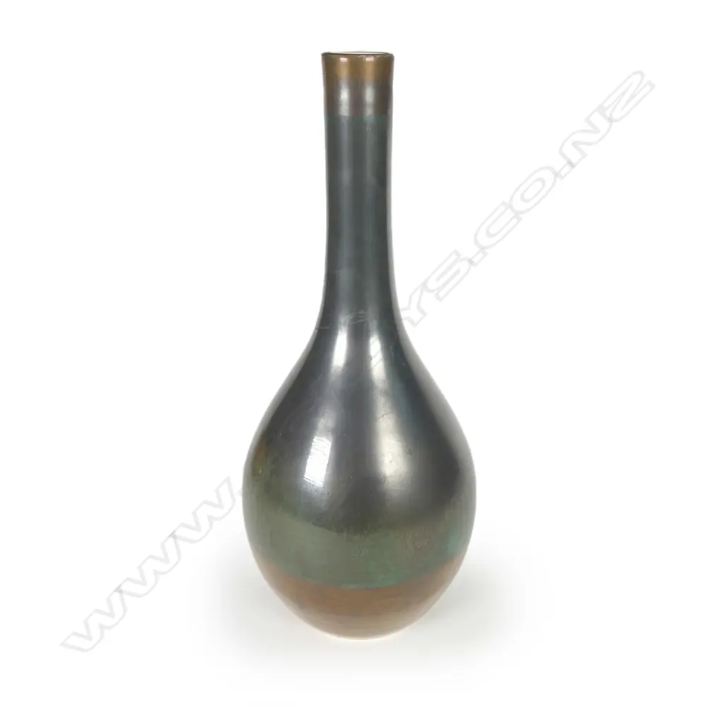 An uncommon Crown Lynn Hand Potted metallic glazed vase Image 1++