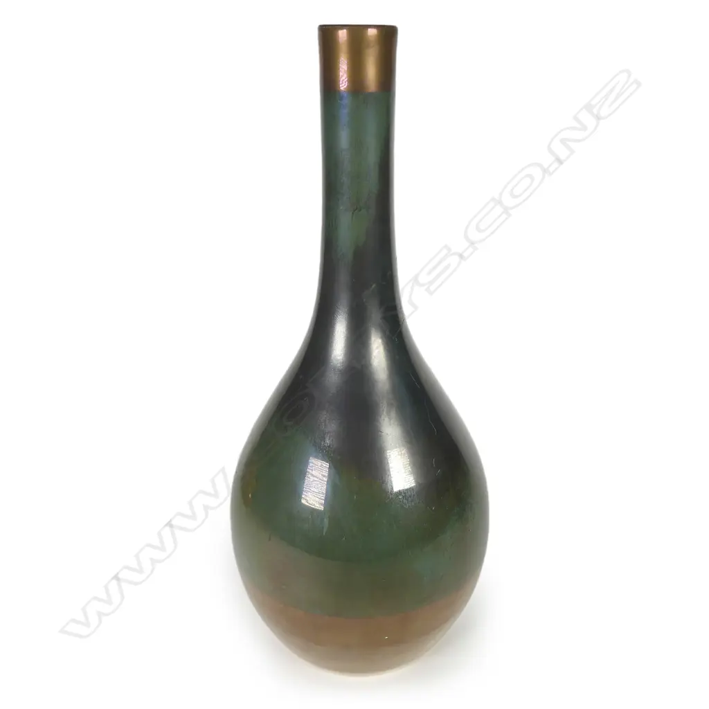 An uncommon Crown Lynn Hand Potted metallic glazed vase Image 1++
