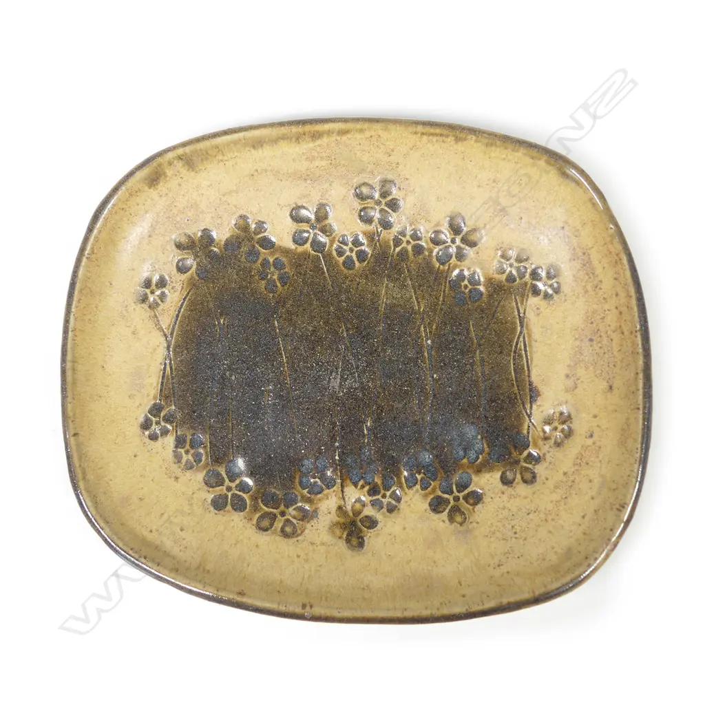 An early Len Castle rounded rectangular dish Image 1++