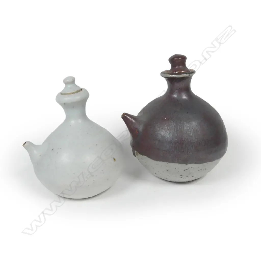 Two small oil/vinegar pouring kendis Image 1++