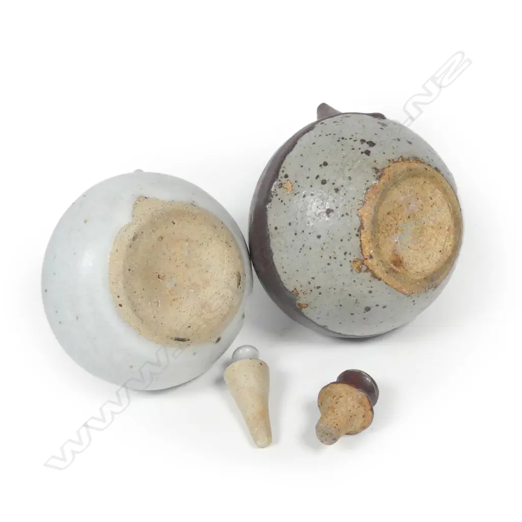 Two small oil/vinegar pouring kendis Image 1++