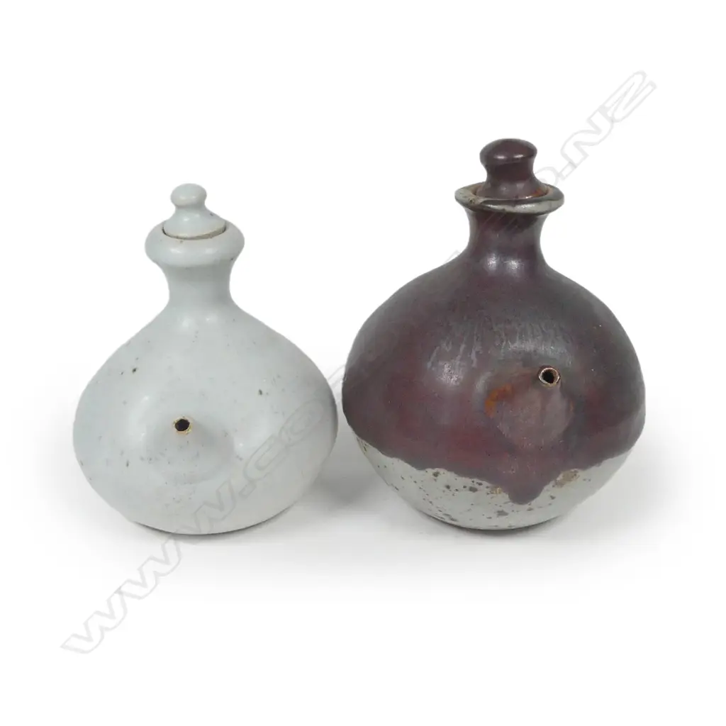 Two small oil/vinegar pouring kendis Image 1++