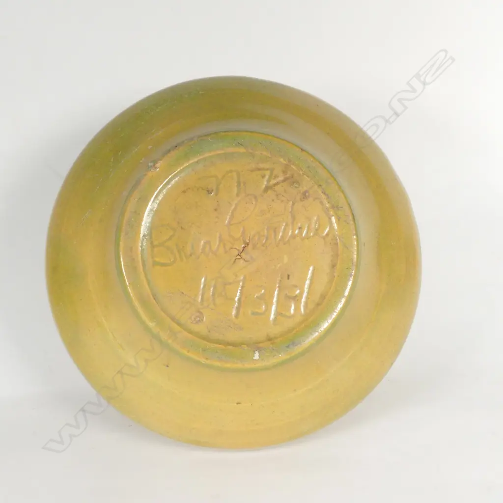 A Briar Gardner wide squat vase Image 1++