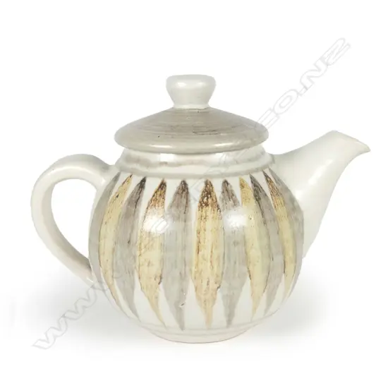 A rare Hanmer Pottery teapot by Jim Nelson