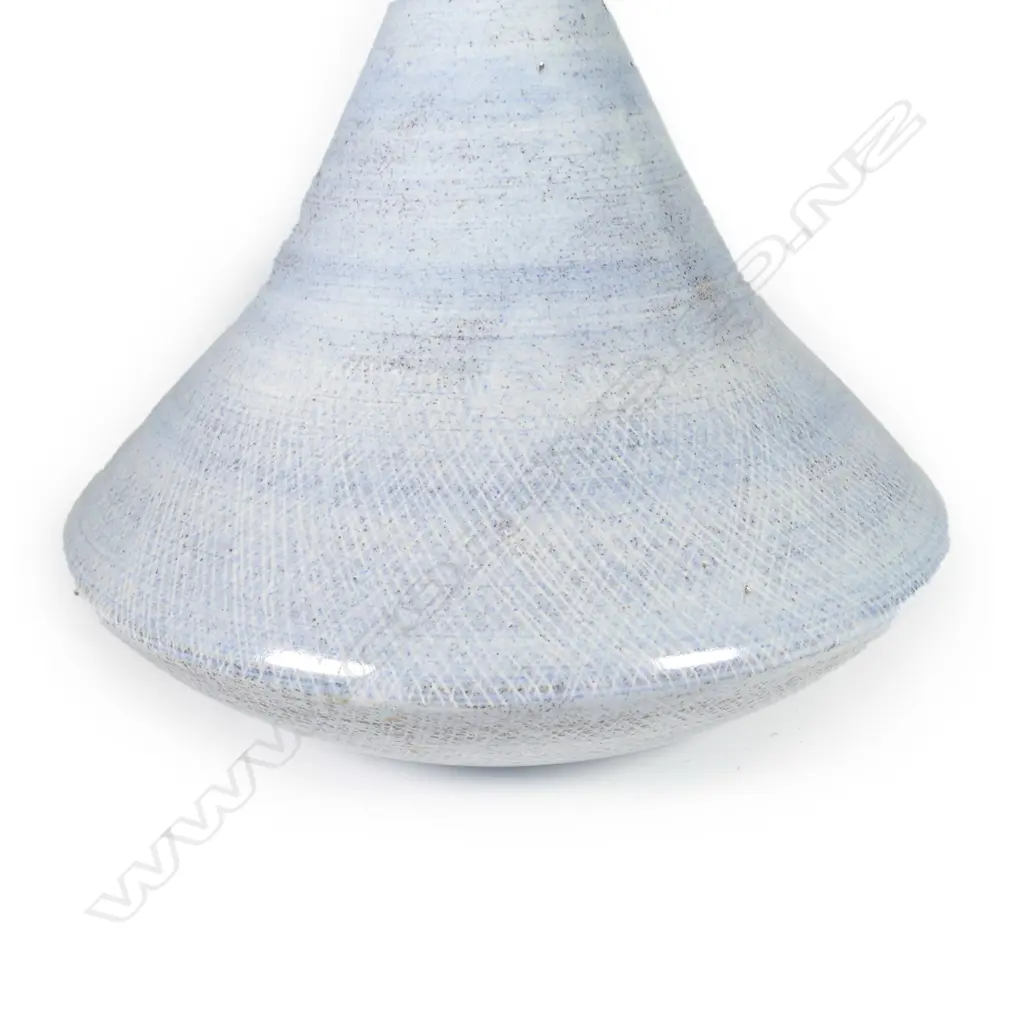 A Hanmer Potter lamp base by Jim Nelson Image 1++