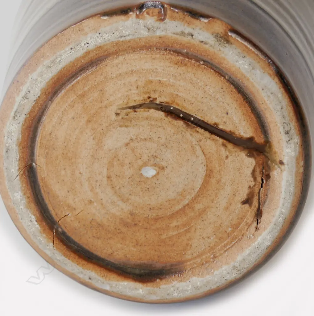 A Harry and May Davis Crewenna Pottery lamp base Image 1++