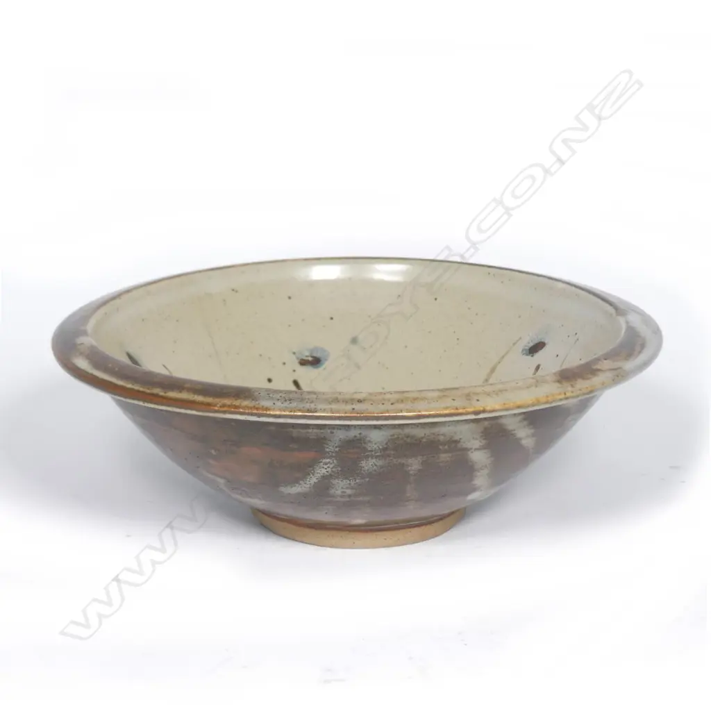 A Bernard Leach stoneware bowl Image 1++