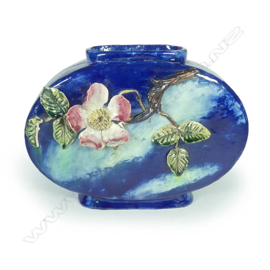 An American Arts & Crafts Wheatly Pottery pillow vase Image 1++