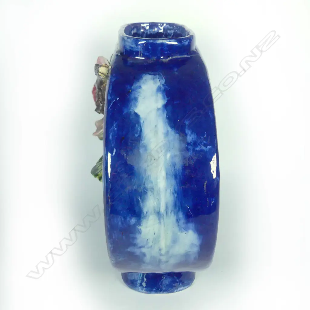 An American Arts & Crafts Wheatly Pottery pillow vase Image 1++