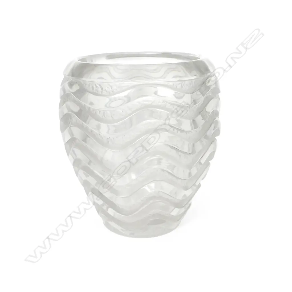 Lalique glass 'Meandres' vase Image 1++