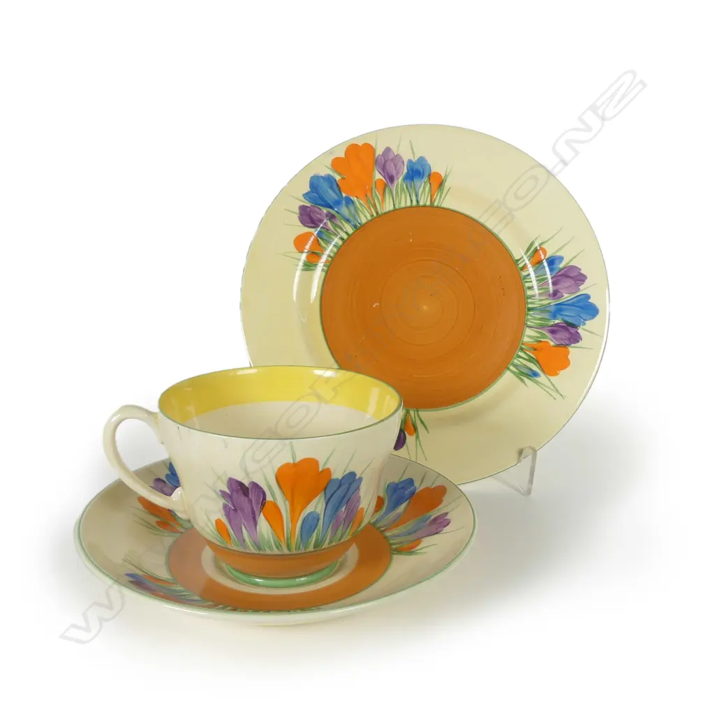 A Clarice Cliff 'Crocus' cup Image 1++