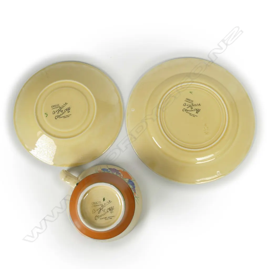 A Clarice Cliff 'Crocus' cup Image 1++