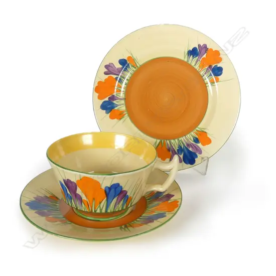 A Clarice Cliff 'Crocus' cup