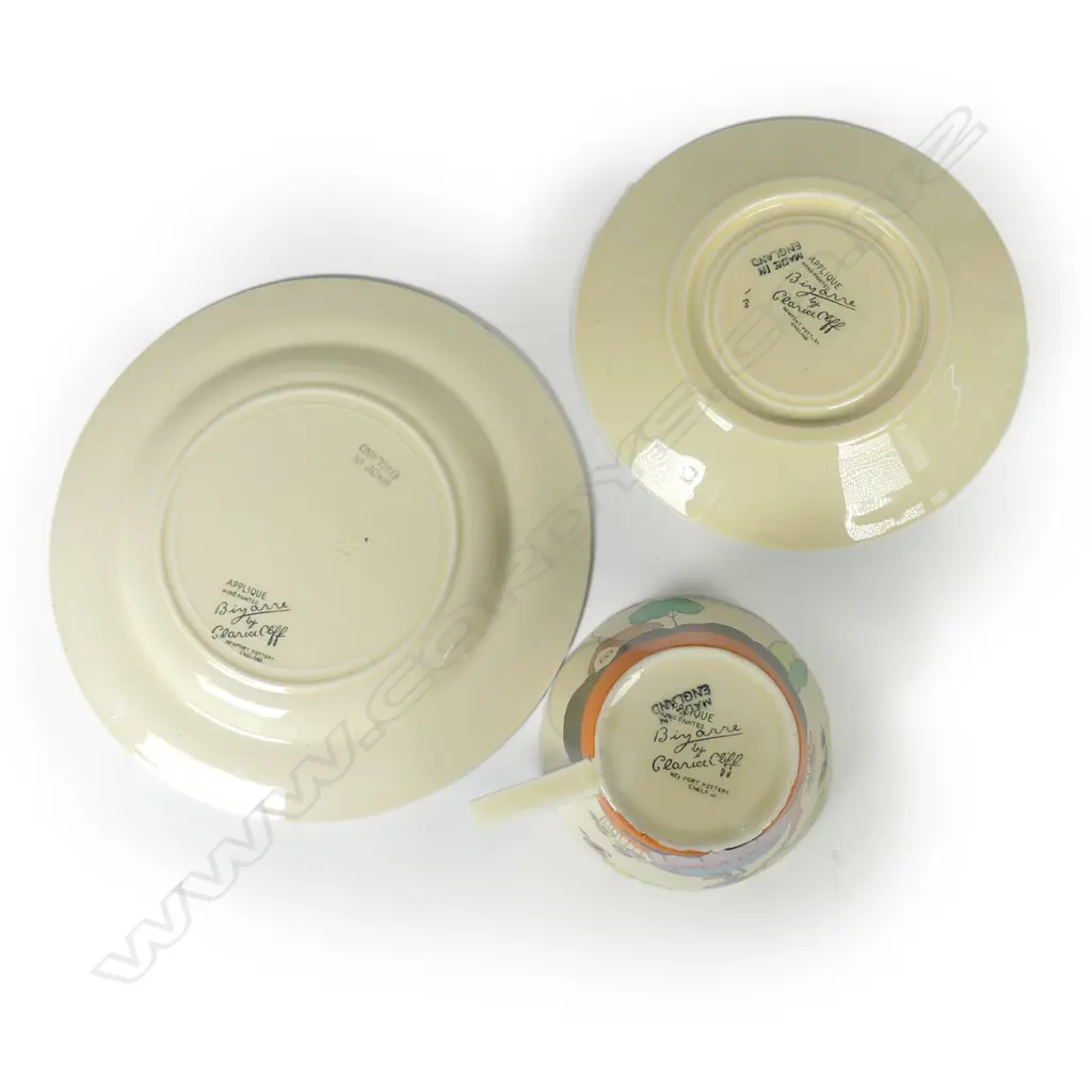 A Clarice Cliff 'Idyll' cup Image 1++